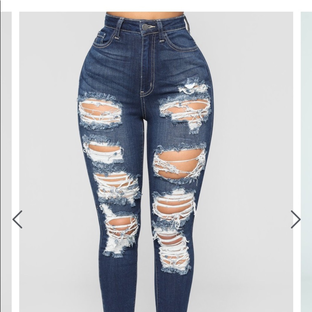 Fashion Nova distressed jeans size 0